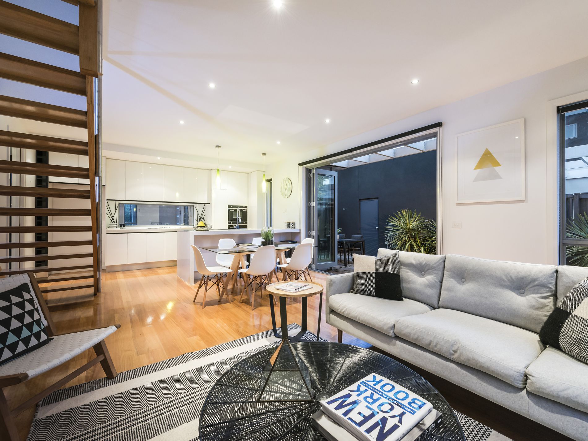 2 / 217 Woods Street, Newport