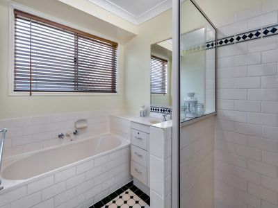 12 Dianthus Place, Flinders View