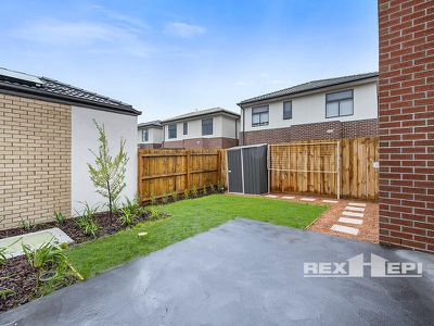 6 Gordal Court, Lynbrook