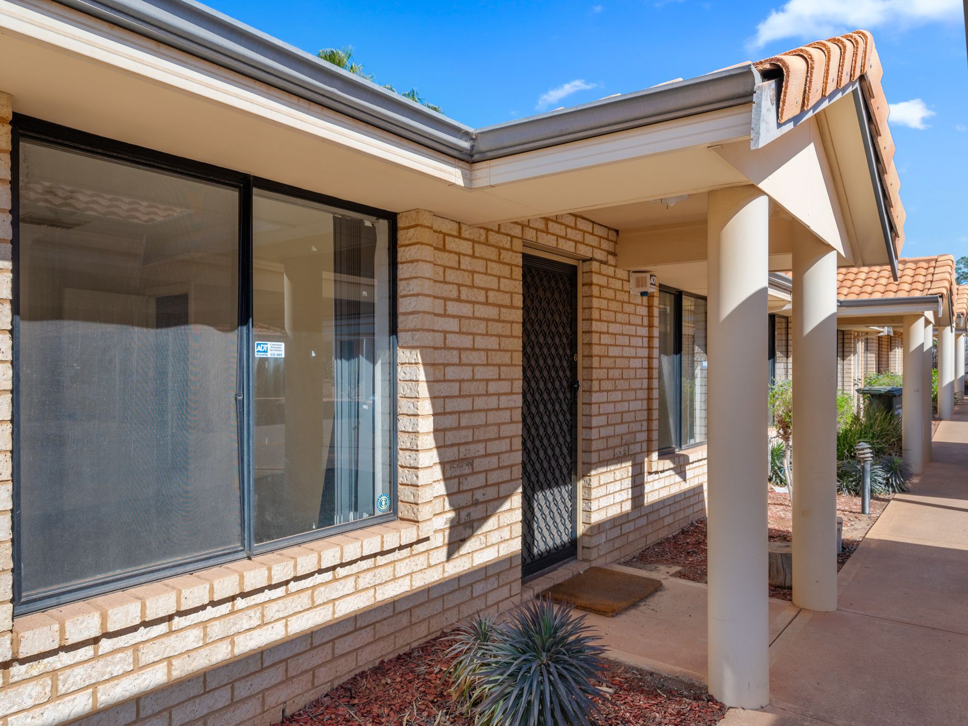 6 / 10 Great Eastern Highway, Somerville