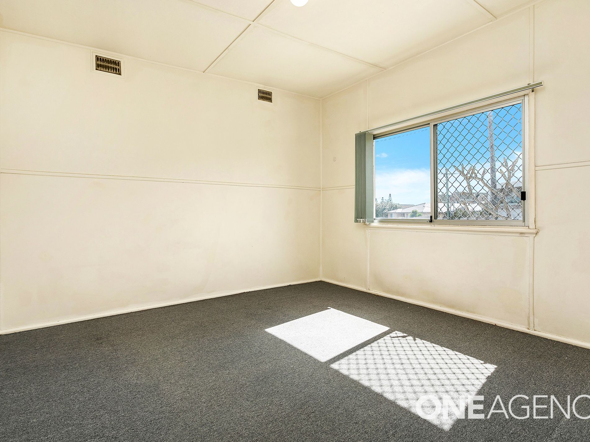 76 Peterborough Avenue, Lake Illawarra