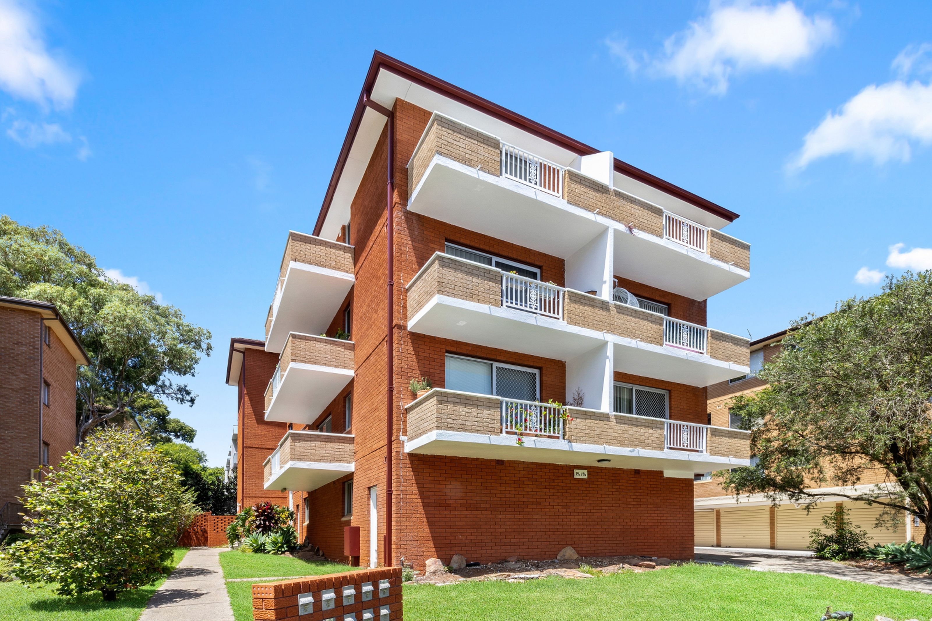 1 / 19A-19B Martin Place, MORTDALE