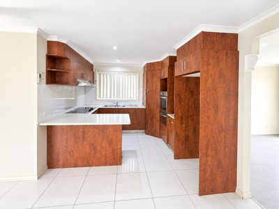 1 / 3 Enfield Avenue, Werribee