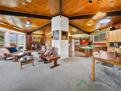 13 Coolumbooka Avenue, Tawonga South