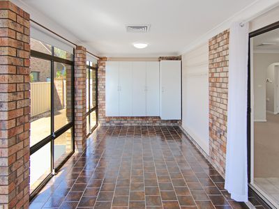 76 Elizabeth Parade, Forster