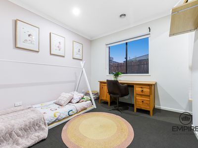 32 Gallant Drive, Clyde North