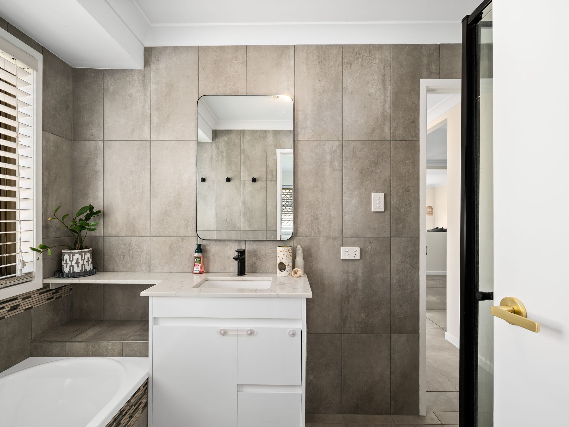 8 Lake Cootharaba Place, Logan Reserve