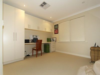 44 Longmore Parade, Broadwood