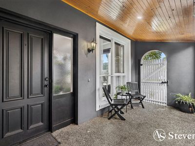 18 Washington Lane, Woodend