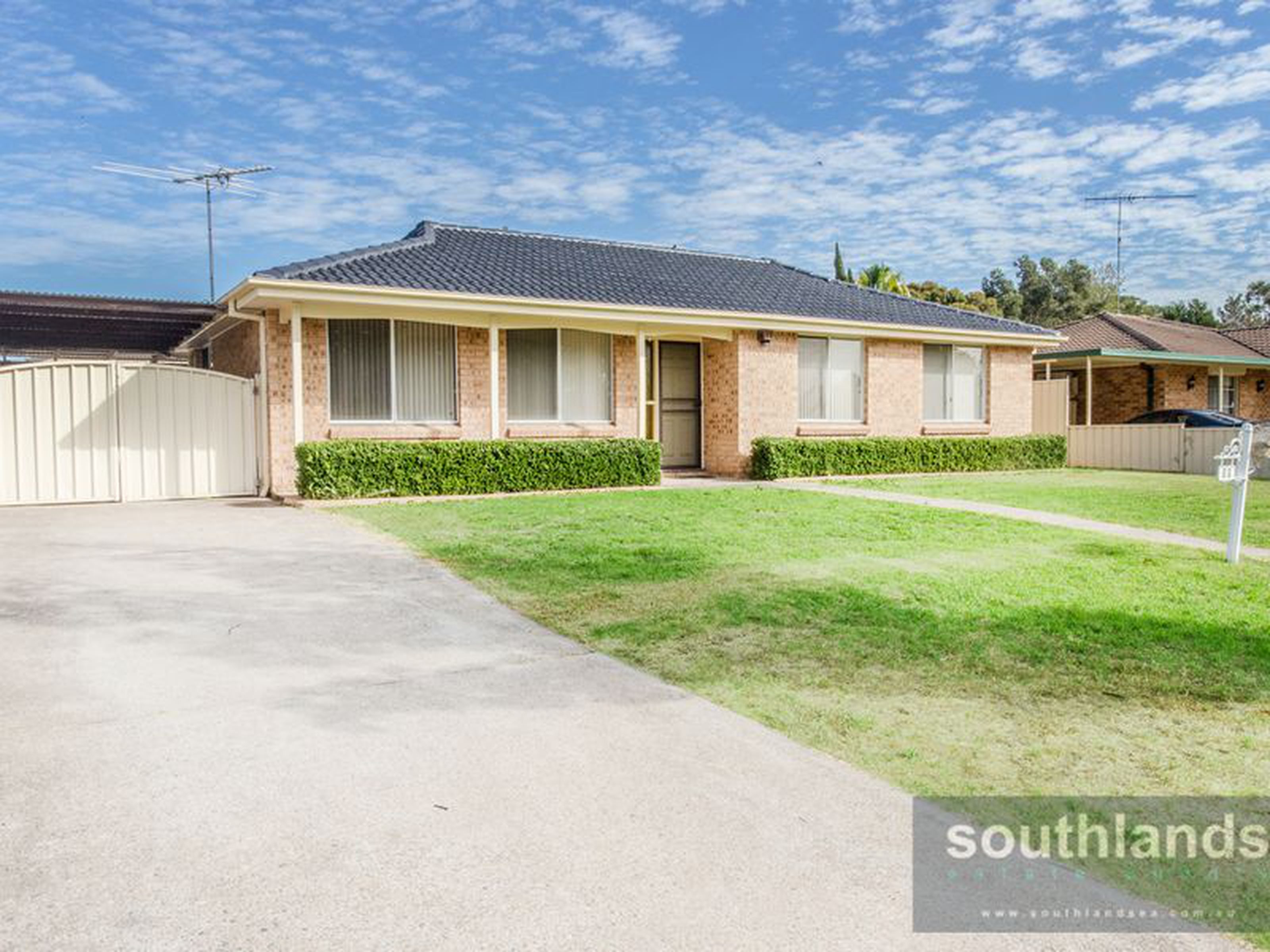 33 Carnation Avenue, CLAREMONT MEADOWS