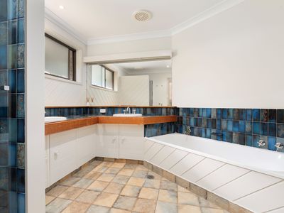 406 CARLMA CRESCENT, Lavington