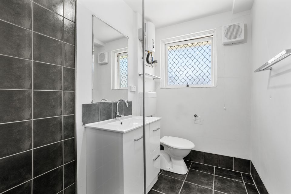 2 / 15 Corvus Place, Rockingham