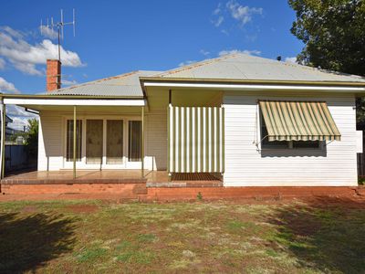10 Trelanvean Street, Dubbo