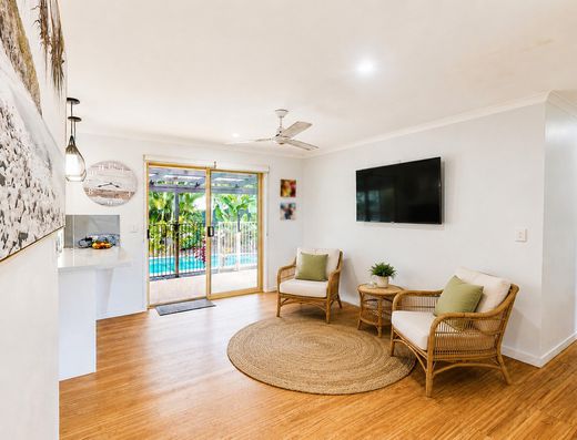 Tropical Family Retreat with Renovated Kitchen & Sparkling Pool image 8