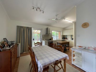 10 Golden Court, Kawungan