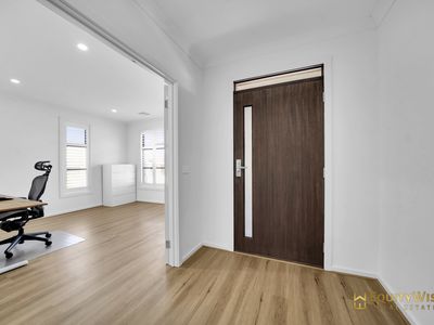 5 Palette Street, Mambourin