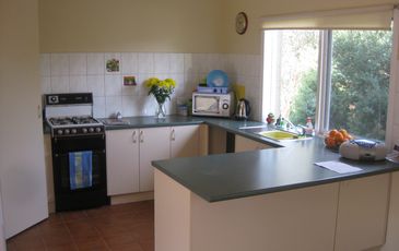 2 / 10 Queens Court, Berwick