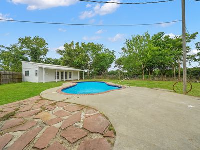 5010 Riverview Drive, Alvin, TX, International