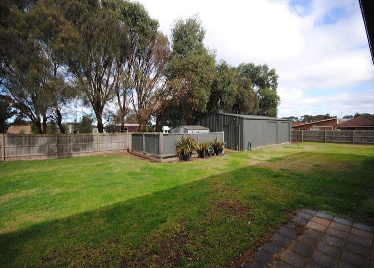 1 Burns Rd, Portland