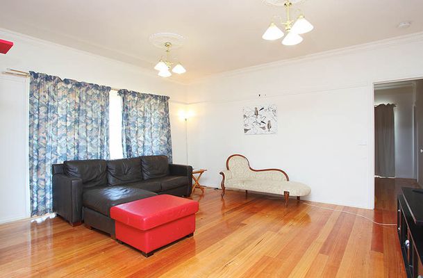 17 Peregrine Road, Oaklands Junction