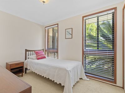 2 East Close, Hawks Nest