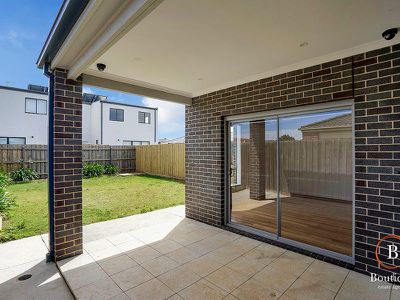 1 / 17 BIRDSWING TERRACE, Melton South