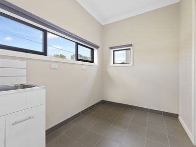 1 / 18 View Road, Springvale