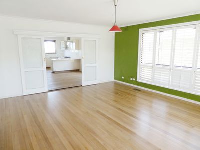 81 New Road, Oak Park