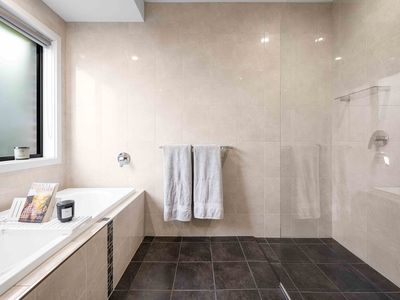 16 Mickail Court, Mount Gambier