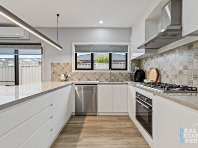 2 / 17 Harmer Road, Hallam