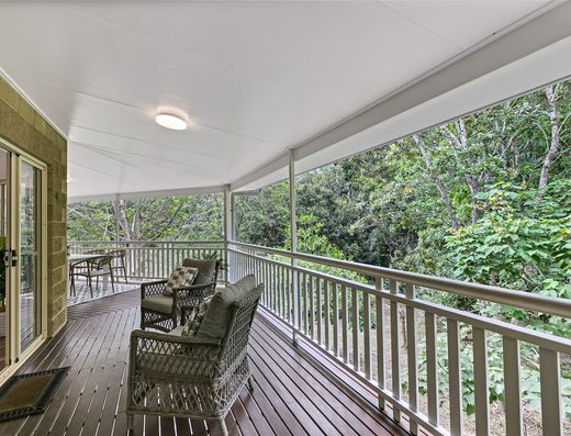 Well appointed upstairs residence in leafy surrounds image 15 Well appointed upstairs residence in leafy surrounds image 15