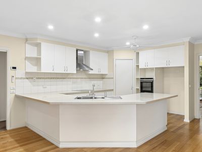 8 Dione Mews, Wandana Heights