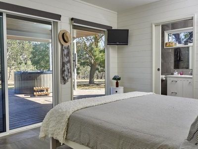 454 Howes Creek, Mansfield