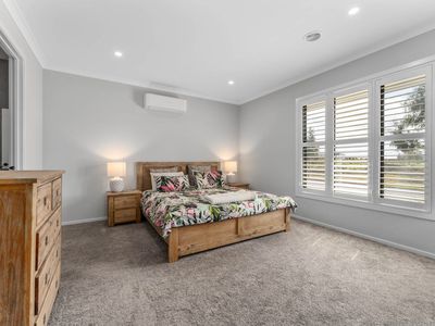 4 Rush Crescent, Manor Lakes