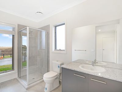 18 Marriott Blvd, Weir Views