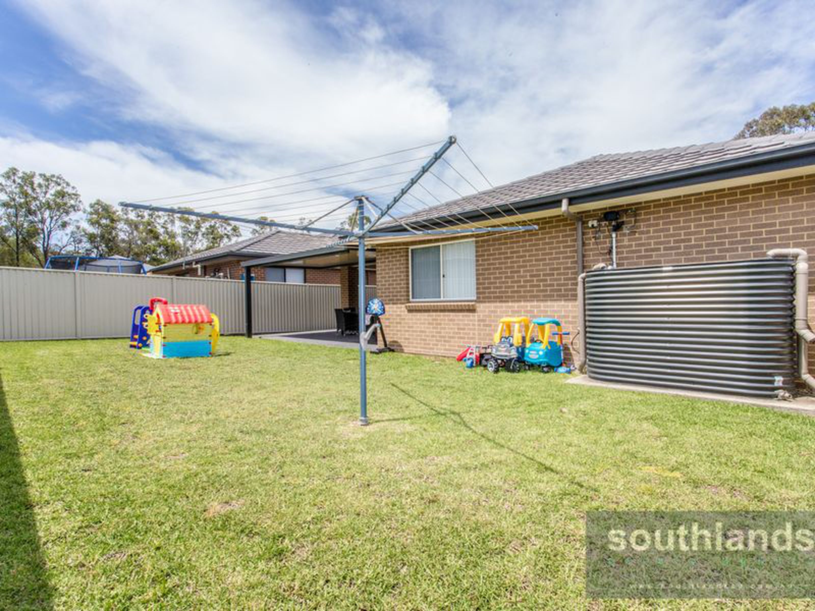 17 Equestrian Circuit, CLAREMONT MEADOWS