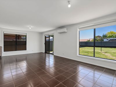 2 / 2 Holborow Street, Crookwell