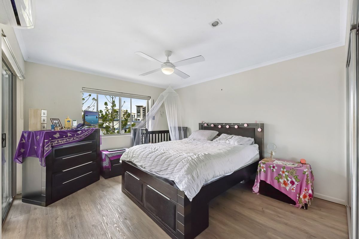 18 / 1 Riverwalk Avenue, Robina