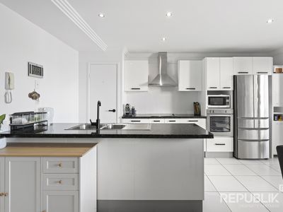 9 / 161 Marine Parade, Southport