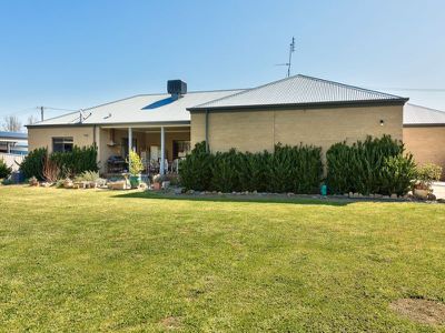 10 Vine Street, Holbrook