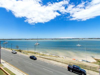 6  250 Marine Parade, Labrador