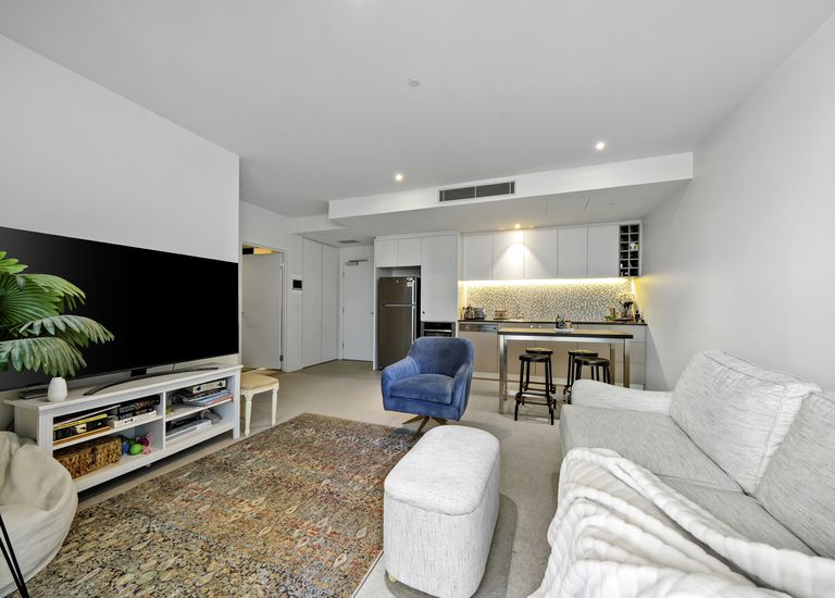 3B / 9 Waterside Place, Docklands