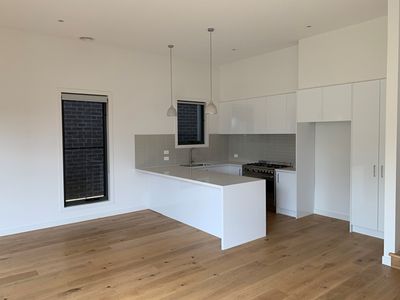3 / 2 Kingsley Grove, Mount Waverley