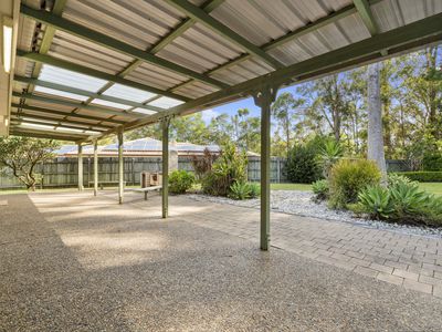 22 Dana Close, Glass House Mountains