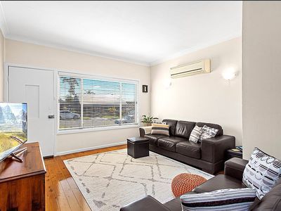 11 Griffiths Street, Oak Flats