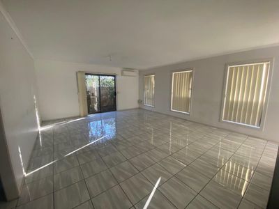 9 / 16 Centre Avenue, Werribee