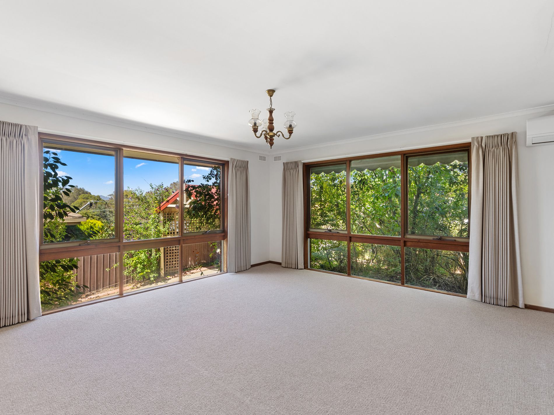 12 HANLEY CRESCENT, Seymour