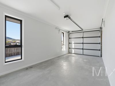 2 / 70 William Street , Brighton
