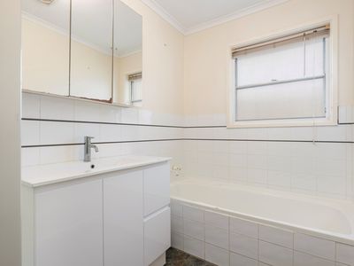76 TRUDEWIND ROAD, Wodonga
