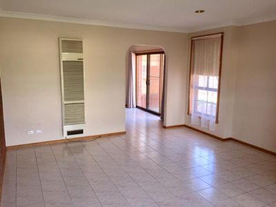 2/11 Baggott Drive, Hoppers Crossing